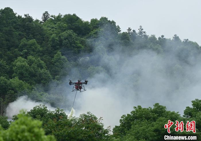 江西举行防灾减灾日主题宣教活动各类新式救援装备亮相演练